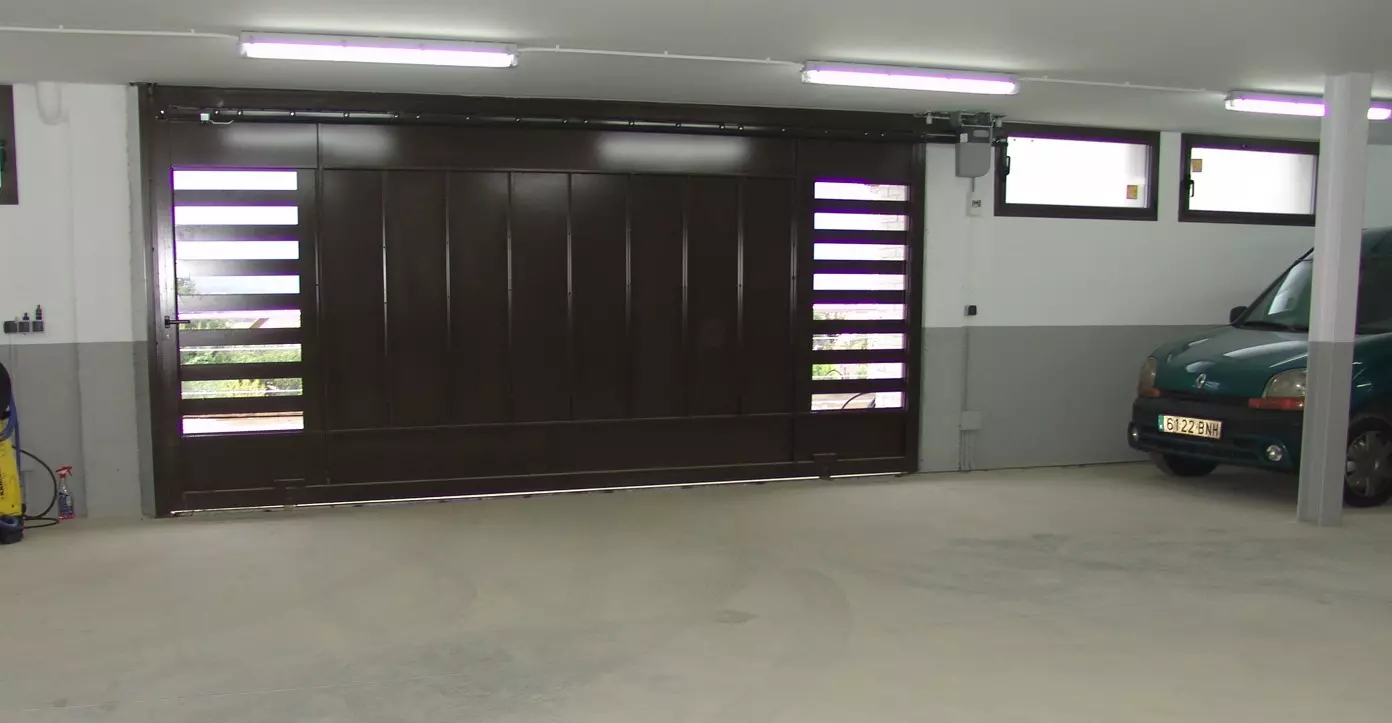 puerta garaje corredera Puertas correderas garaje Segovia